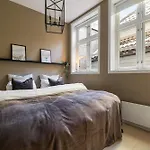 Leilighet New! I Modern Comfort In The Heart Of *