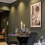 Leilighet New! I Modern Comfort In The Heart Of